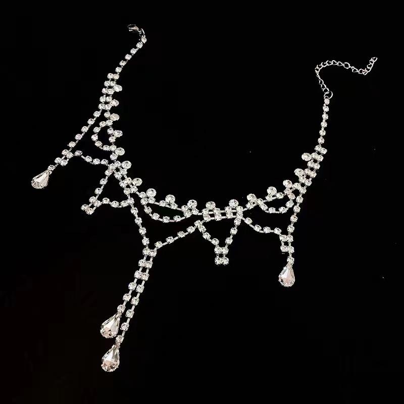 Блестящие Легкая Роскошь Женские Ожерелья Чувство Зрелости Цепочка на Ключицу Высококачественное Модное Ожерелье Воротник серебряный
Блестящие Легкая Роскошь Женские Ожерелья Чувство Зрелости Цепочка на Ключицу Высококачественное Модное Ожерелье Воротник серебряный