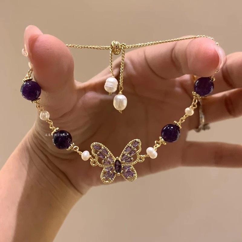 Amethyst pearl zircon butterfly pendant necklace fashion light luxury bracelet personality temperament necklace jewelry women s high sense
Amethyst pearl zircon butterfly pendant necklace fashion light luxury bracelet personality temperament necklace jewelry women s high sense