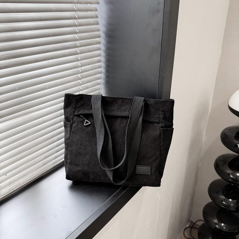 Простая однотонная высококачественная легкая сумка-тоут женская большой вместимости трендовая для отдыха и поездок на работу персонализированная модная сумка через плечо чёрный
Простая однотонная высококачественная легкая сумка-тоут женская большой вместимости трендовая для отдыха и поездок на работу персонализированная модная сумка через плечо чёрный