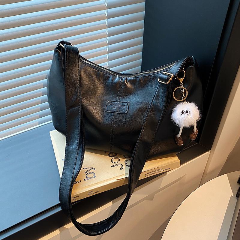 Premium autumn and winter casual style versatile texture commuter big bag women s foreign style tote bag retro shoulder bag Without pendant чёрный
Premium autumn and winter casual style versatile texture commuter big bag women s foreign style tote bag retro shoulder bag Without pendant чёрный