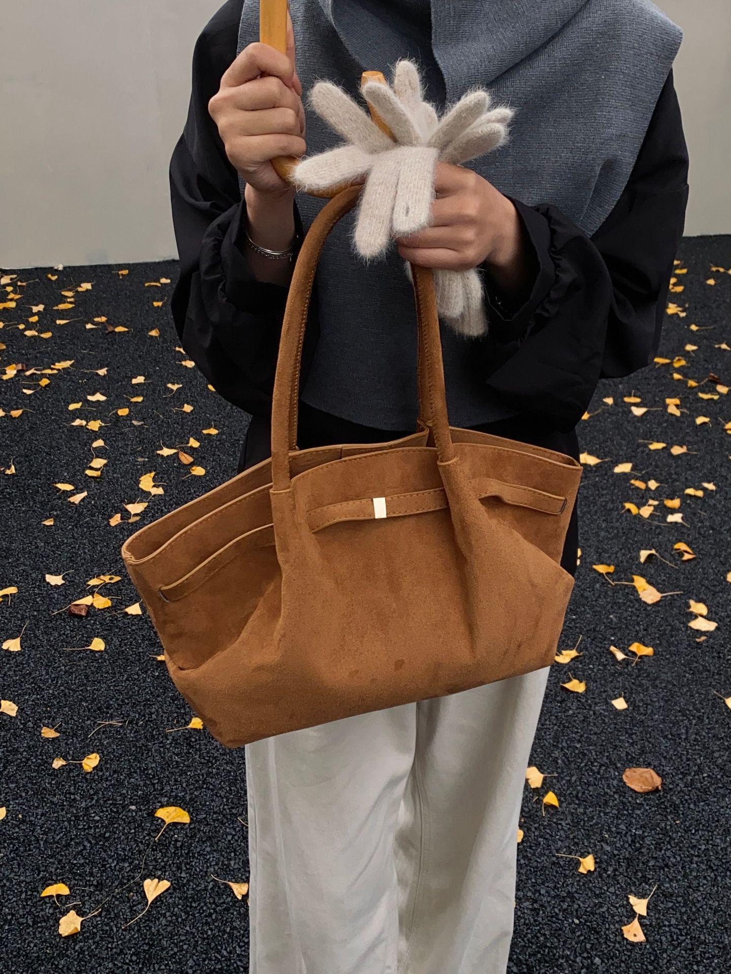 Женская замшевая сумка-тоут с плиссировкой - Большая вместимость, ретро корейский стиль, на плечо, ручная сумка для осени/зимы 2025 коричневый
Женская замшевая сумка-тоут с плиссировкой - Большая вместимость, ретро корейский стиль, на плечо, ручная сумка для осени/зимы 2025 коричневый