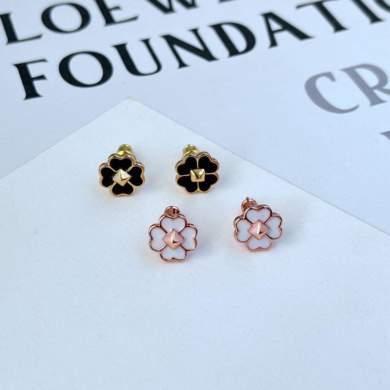 Elegant Minimalist Four-Leaf Clover Enamel Stud Earrings білий
Elegant Minimalist Four-Leaf Clover Enamel Stud Earrings білий