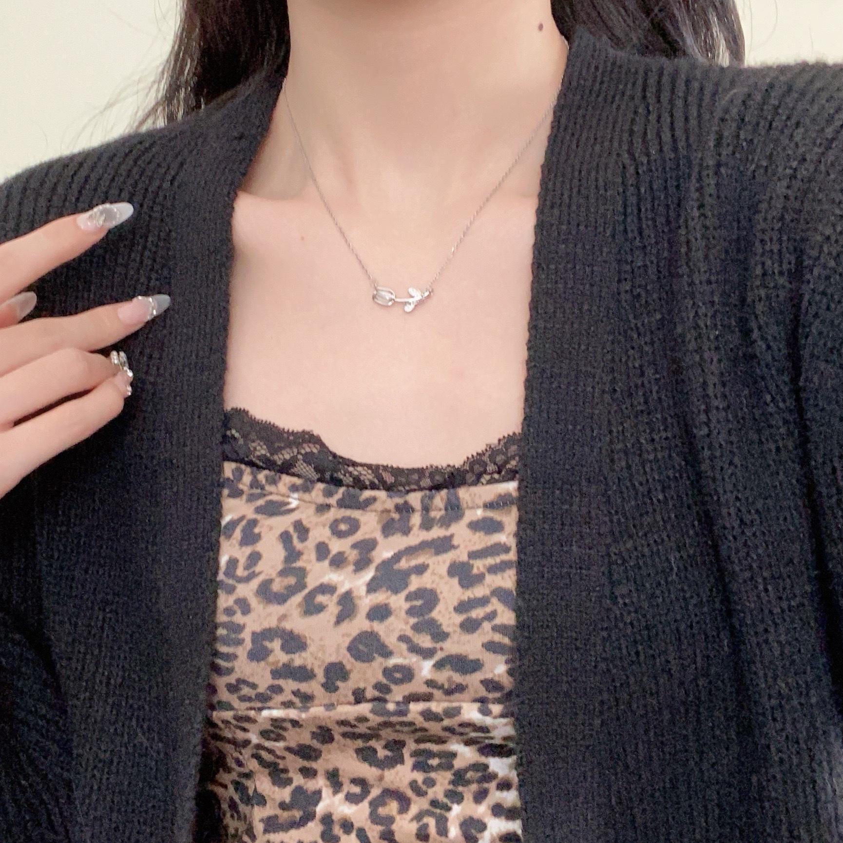 French Tulip Necklace: High-End Zircon Clavicle Chain, Sweet & Versatile Style for Women null
French Tulip Necklace: High-End Zircon Clavicle Chain, Sweet & Versatile Style for Women null