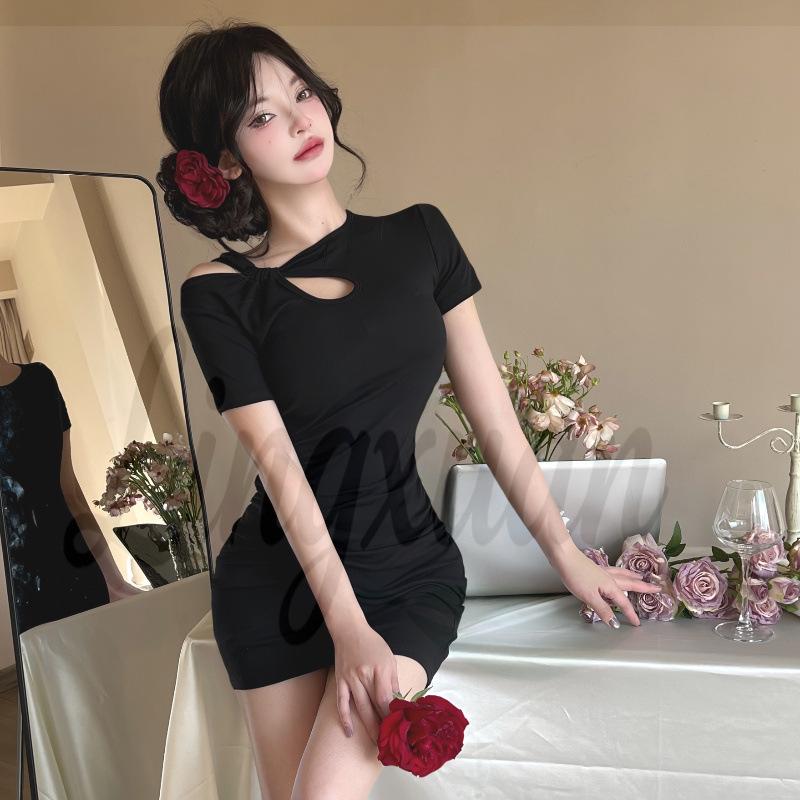Strategic U-Neck Sexy Dress: Feminine Elegance with Pleats for a Slimming, Hip-Hugging Silhouette Small чёрный
Strategic U-Neck Sexy Dress: Feminine Elegance with Pleats for a Slimming, Hip-Hugging Silhouette Small чёрный