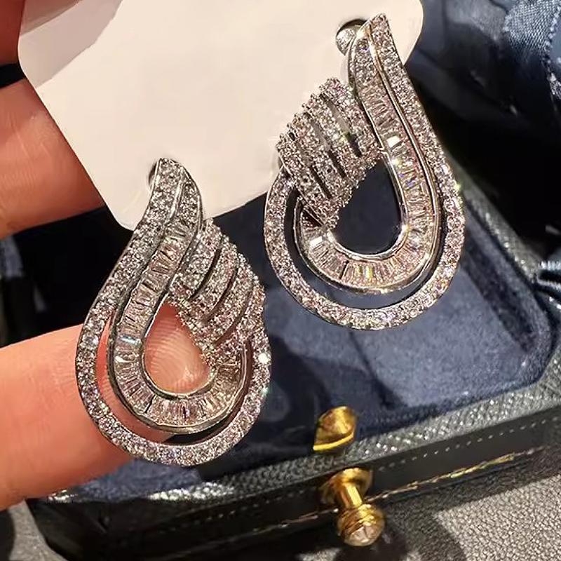 Huitan Women Earrings Copper Color Inlaid Shiny CZ Unique Design for Wedding Party Engagement Trendy Luxury Accessories Zircon
Huitan Women Earrings Copper Color Inlaid Shiny CZ Unique Design for Wedding Party Engagement Trendy Luxury Accessories Zircon