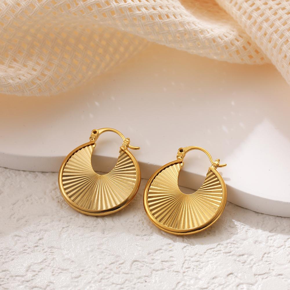New Trendy Stripe Design Round Geometric Hoop Earrings for Women Gold Plated Fan-shaped Earring Statement Zircon Gift
New Trendy Stripe Design Round Geometric Hoop Earrings for Women Gold Plated Fan-shaped Earring Statement Zircon Gift