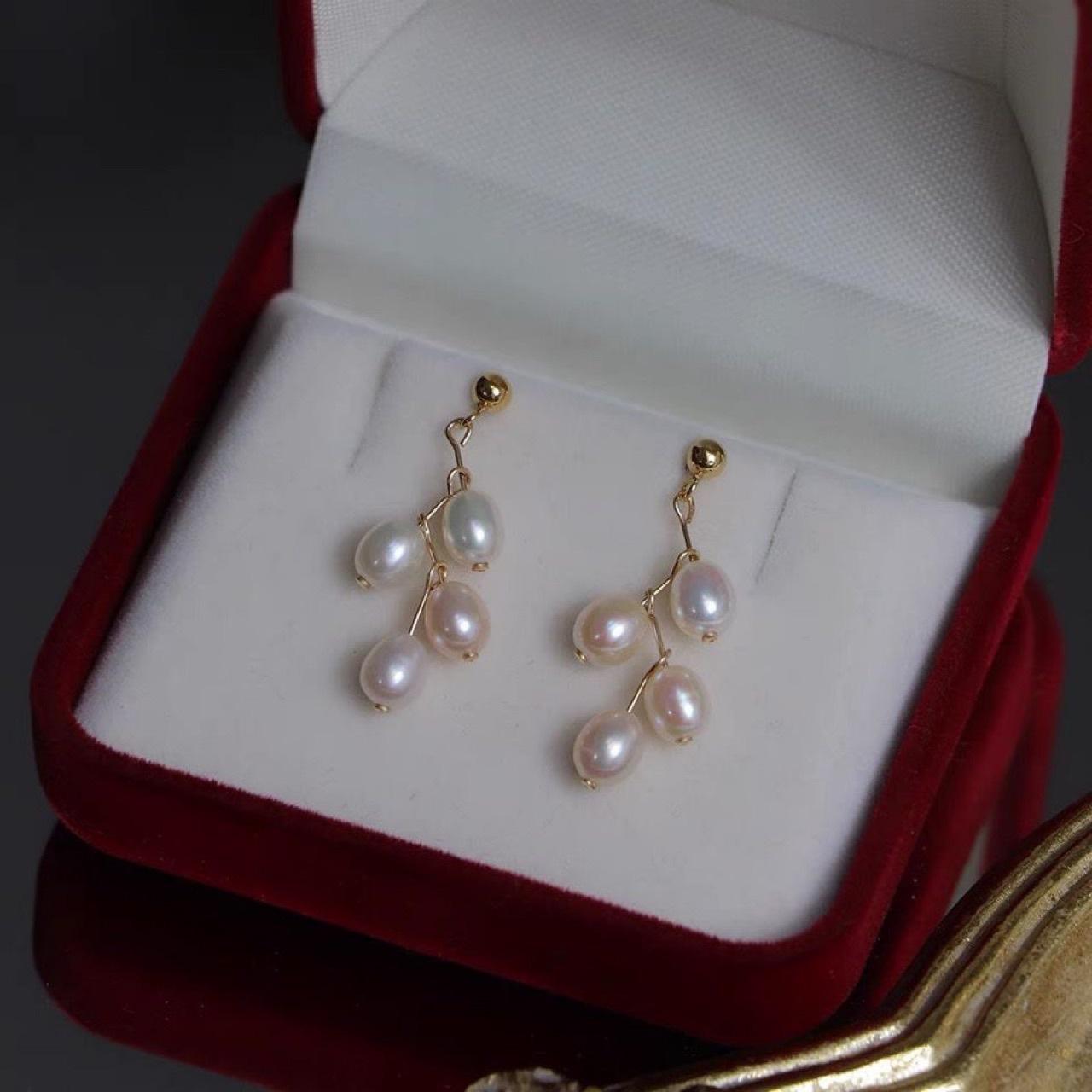 Элегантные, легкие, роскошные серьги из натурального пресноводного жемчуга Маленькие рисовые бусины Серьги в обертке из золота 14 карат Серьги-шпильки Fashion Sense 4mm-5mm
Элегантные, легкие, роскошные серьги из натурального пресноводного жемчуга Маленькие рисовые бусины Серьги в обертке из золота 14 карат Серьги-шпильки Fashion Sense 4mm-5mm