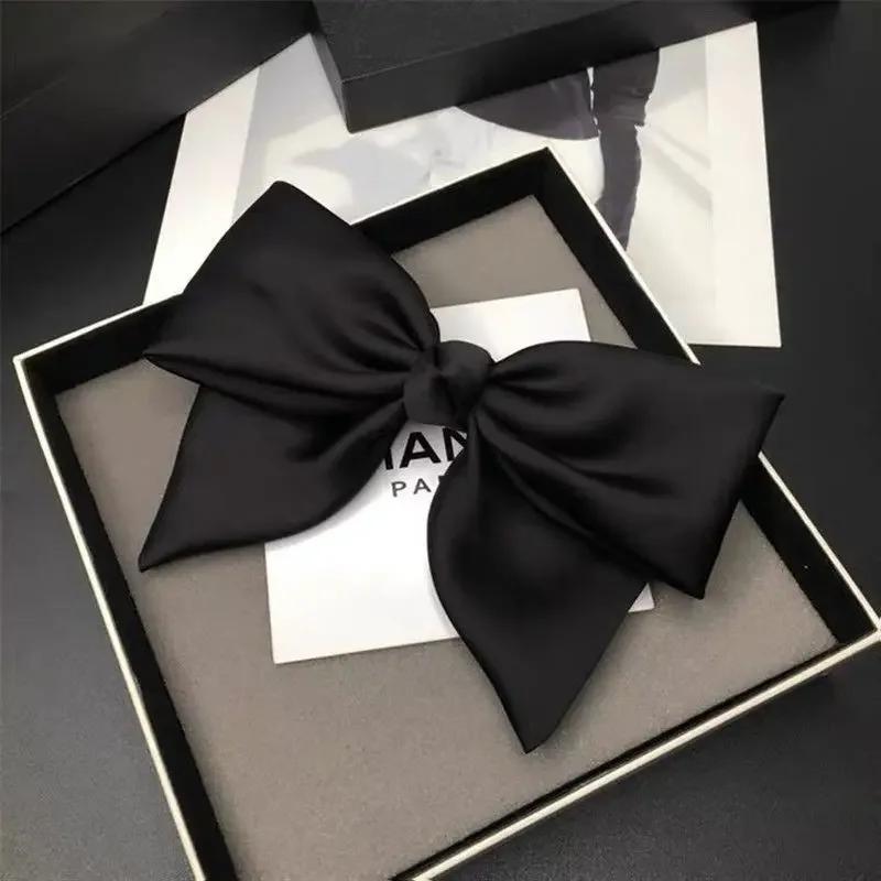 Cloth Satin Bow Hairpin Style Female Korean Net Celebrity Hairpin Horizontal Clip Ponytail Clips Temperament Hair Accessories
Cloth Satin Bow Hairpin Style Female Korean Net Celebrity Hairpin Horizontal Clip Ponytail Clips Temperament Hair Accessories