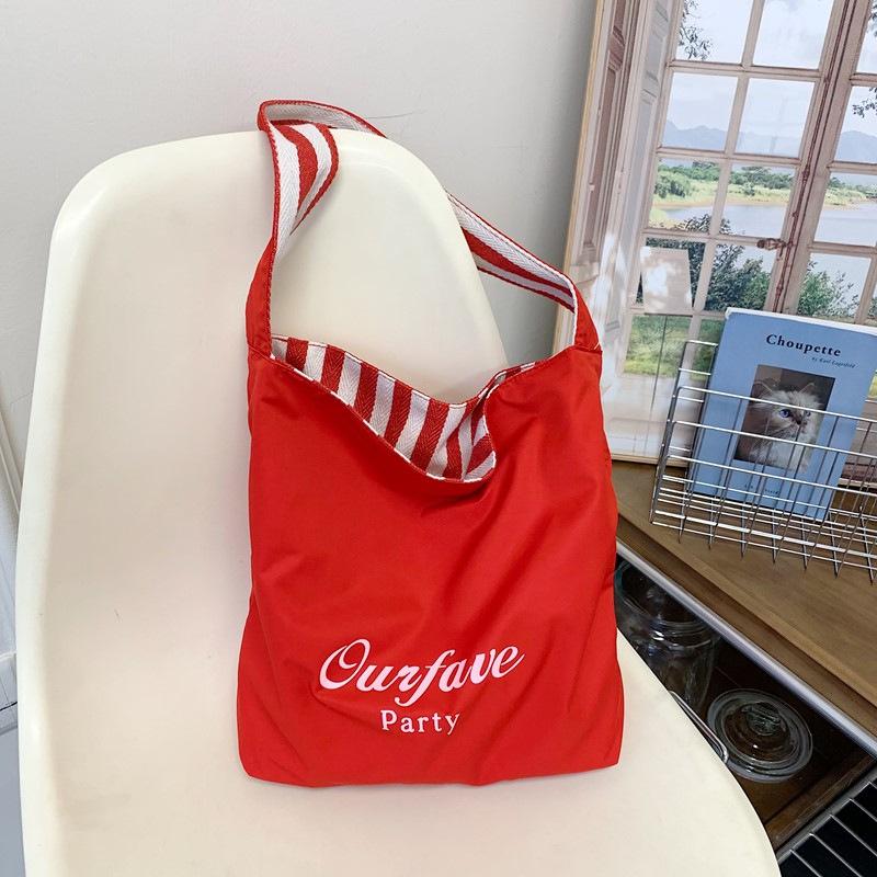 Полосатая двусторонняя сумка-тоут женская, в ленивом стиле, контрастного цвета, на плечо, большой вместимости, для отдыха, поездок на работу, универсальная плечевая
Полосатая двусторонняя сумка-тоут женская, в ленивом стиле, контрастного цвета, на плечо, большой вместимости, для отдыха, поездок на работу, универсальная плечевая