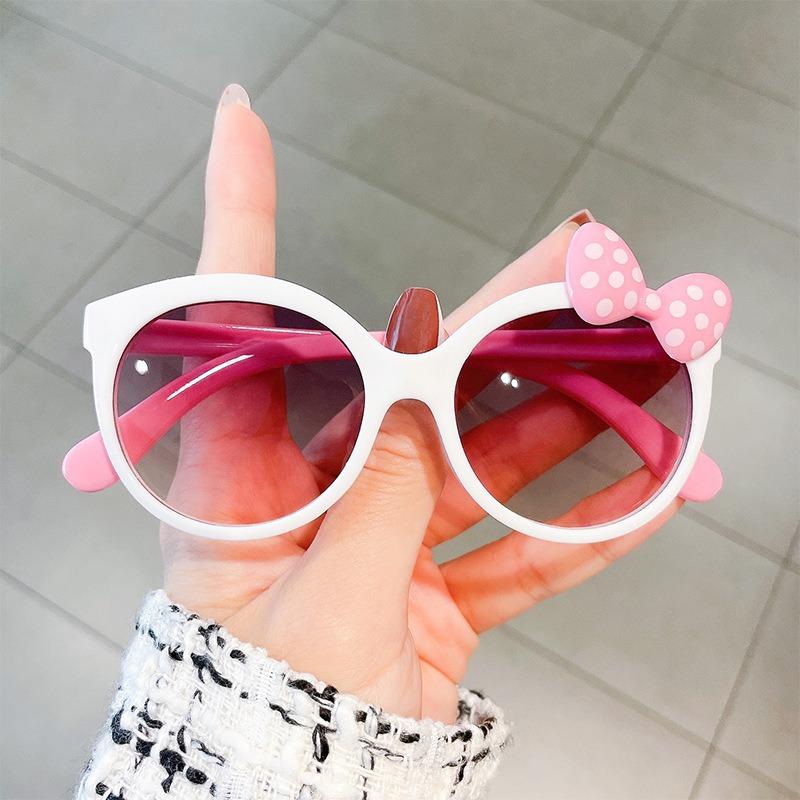 1PC new plastic children s sunglasses with UV protection, girls glasses with bow tie, little princess белый
1PC new plastic children s sunglasses with UV protection, girls glasses with bow tie, little princess белый