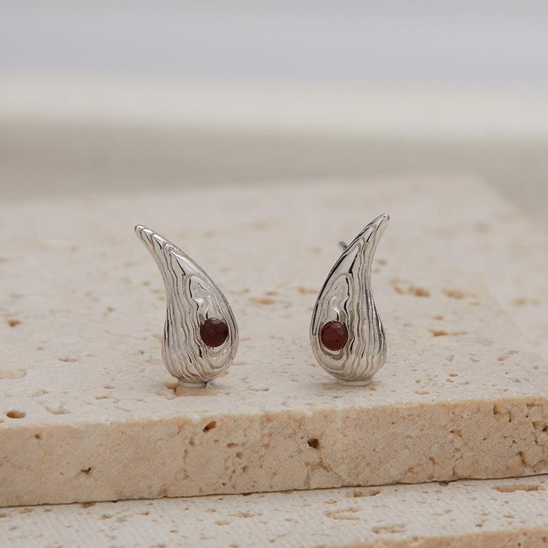 French Premium S925 Sterling Silver Natural Garnet Pearl Treasure Necklace Women S Texture Water Drop Pendant Clavicle Chain
French Premium S925 Sterling Silver Natural Garnet Pearl Treasure Necklace Women S Texture Water Drop Pendant Clavicle Chain