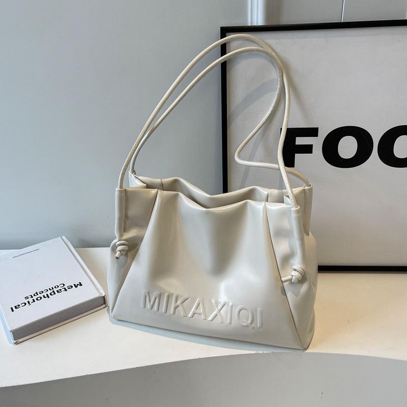 2025 Textured Silver Retro Large Tote Bag for Women - College Style Shoulder Bag Without Pendant брудно-білий
2025 Textured Silver Retro Large Tote Bag for Women - College Style Shoulder Bag Without Pendant брудно-білий