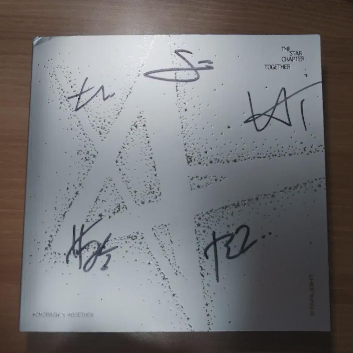 Tomorrow X Together Подписанный альбом
Tomorrow X Together Подписанный альбом