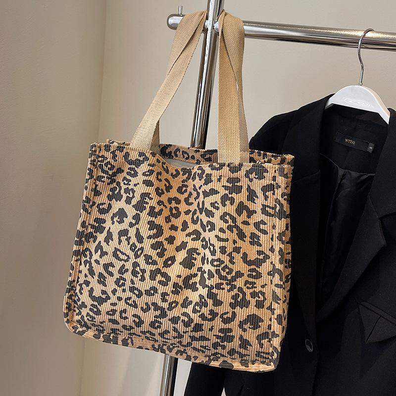 Large Capacity Corduroy Leopard Print Bag for Women In Autumn and Winter Tote Bag for Women Ins Niche Versatile One-shoulder Handbag
Large Capacity Corduroy Leopard Print Bag for Women In Autumn and Winter Tote Bag for Women Ins Niche Versatile One-shoulder Handbag