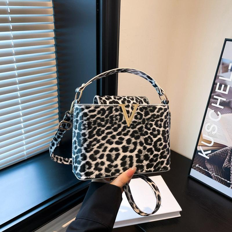 Temu for women s fashion personalized leopard print shoulder bag large capacity PU patent leather 2PCS oblique span bag чёрный
Temu for women s fashion personalized leopard print shoulder bag large capacity PU patent leather 2PCS oblique span bag чёрный