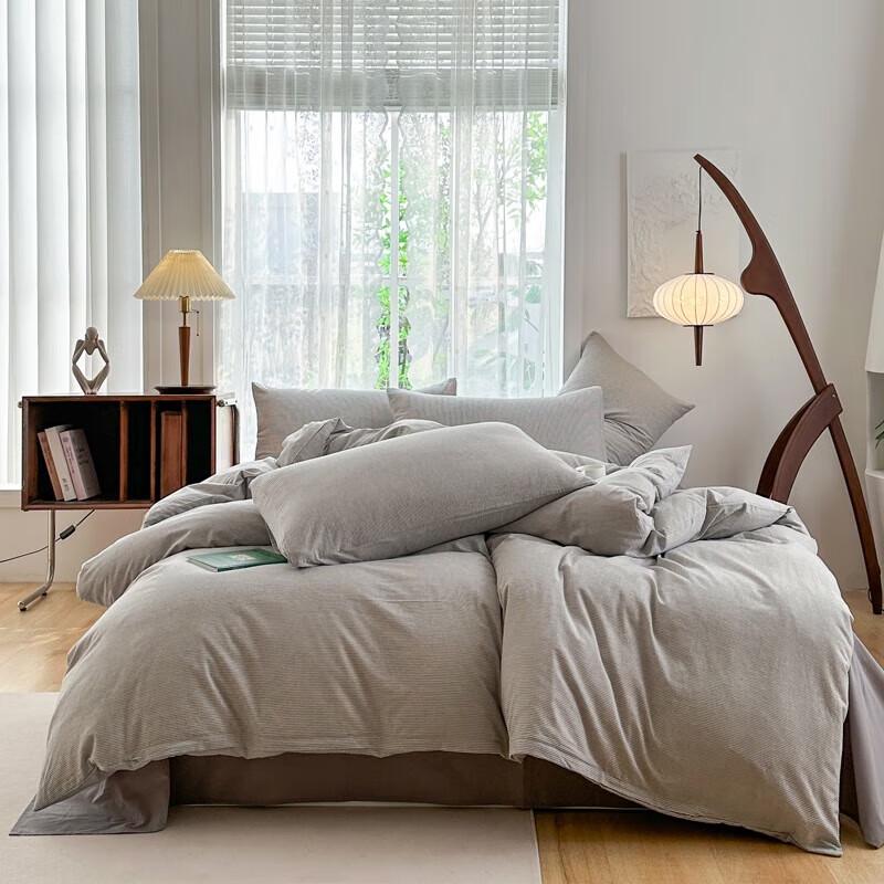 Muji Striped Rhyme Four-Piece Duvet Set
Muji Striped Rhyme Four-Piece Duvet Set