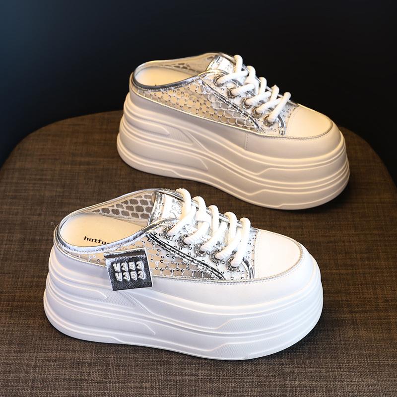 180-8 Маленькие универсальные белые туфли на толстой подошве с внутренней высотой, увеличивающей рост. Женские летние ленивые шлепанцы с закрытым носком на одну педаль. 39 серебряный
180-8 Маленькие универсальные белые туфли на толстой подошве с внутренней высотой, увеличивающей рост. Женские летние ленивые шлепанцы с закрытым носком на одну педаль. 39 серебряный