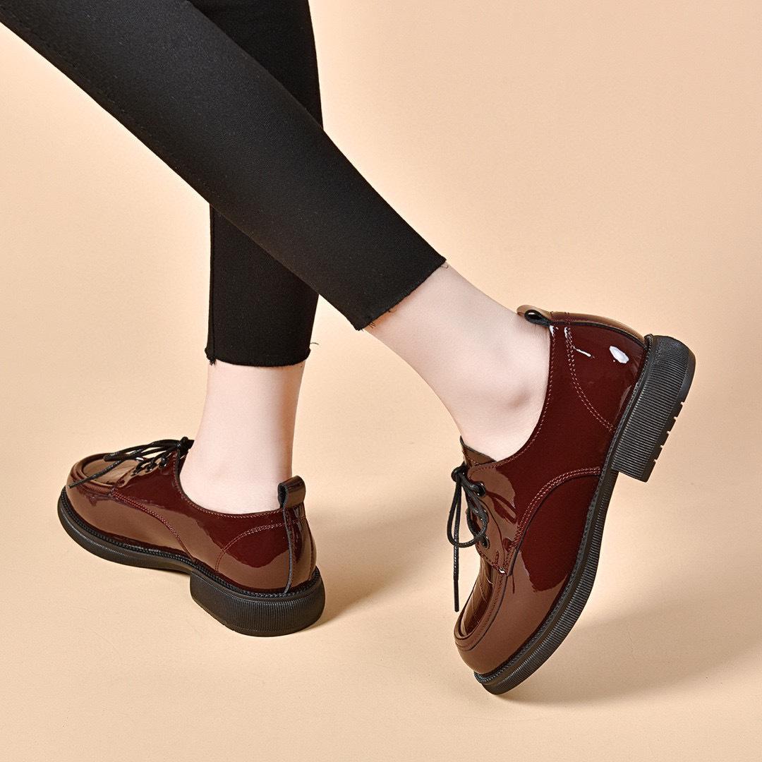 Женские лоферы из лакированной кожи с тиснением в британском стиле на весну 2024 года - Плоская обувь на шнуровке для студенческого стиля. 35
Женские лоферы из лакированной кожи с тиснением в британском стиле на весну 2024 года - Плоская обувь на шнуровке для студенческого стиля. 35