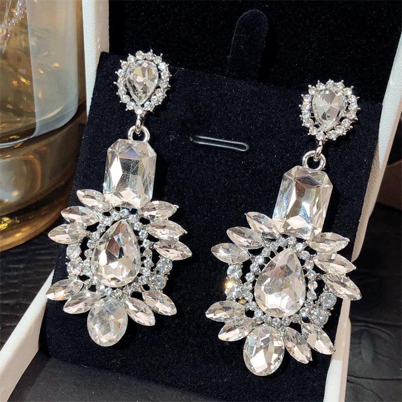 Water drop exaggerated diamond fringed flower earrings women s 0 exquisite high-end temperament earrings stud earrings
Water drop exaggerated diamond fringed flower earrings women s 0 exquisite high-end temperament earrings stud earrings