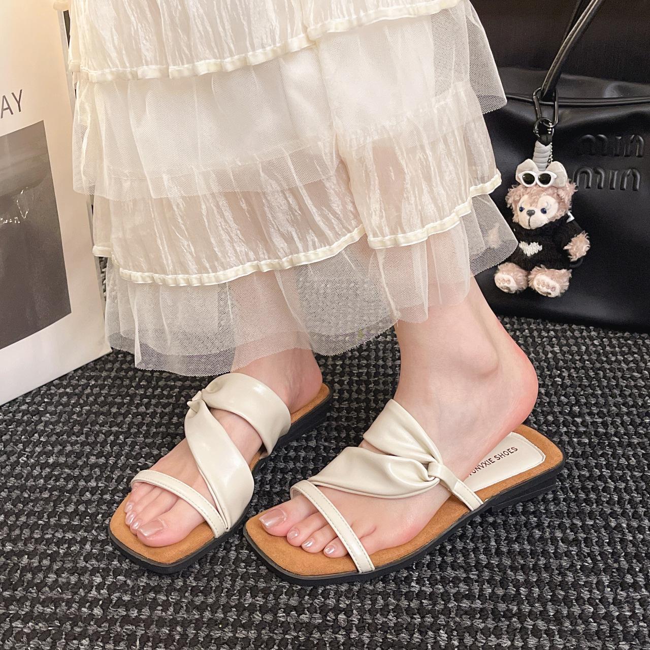 Low heel with skirt slippers women s summer wear 2025 new fashion beautiful temperament cool slippers 35 чорний
Low heel with skirt slippers women s summer wear 2025 new fashion beautiful temperament cool slippers 35 чорний
