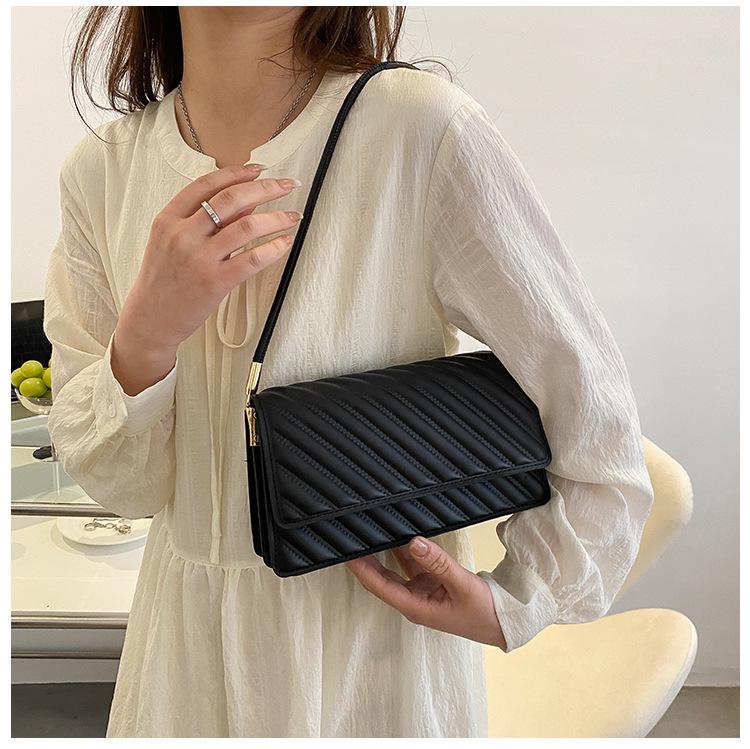 Модная женская текстурированная сумка через плечо в корейском стиле, тренд лета 2023 чёрный
Модная женская текстурированная сумка через плечо в корейском стиле, тренд лета 2023 чёрный