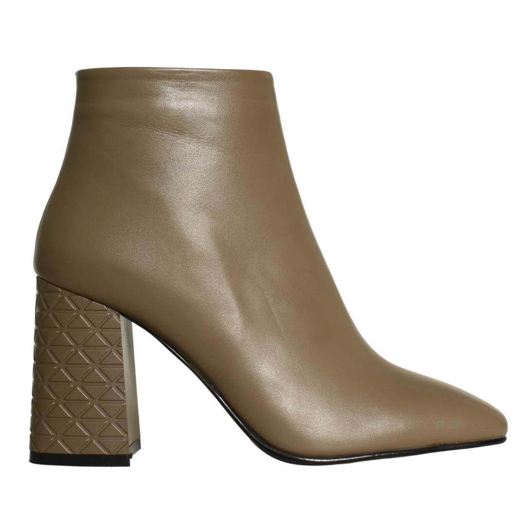 Женские сапоги из натуральной кожи на высоком каблуке 35
Женские сапоги из натуральной кожи на высоком каблуке 35