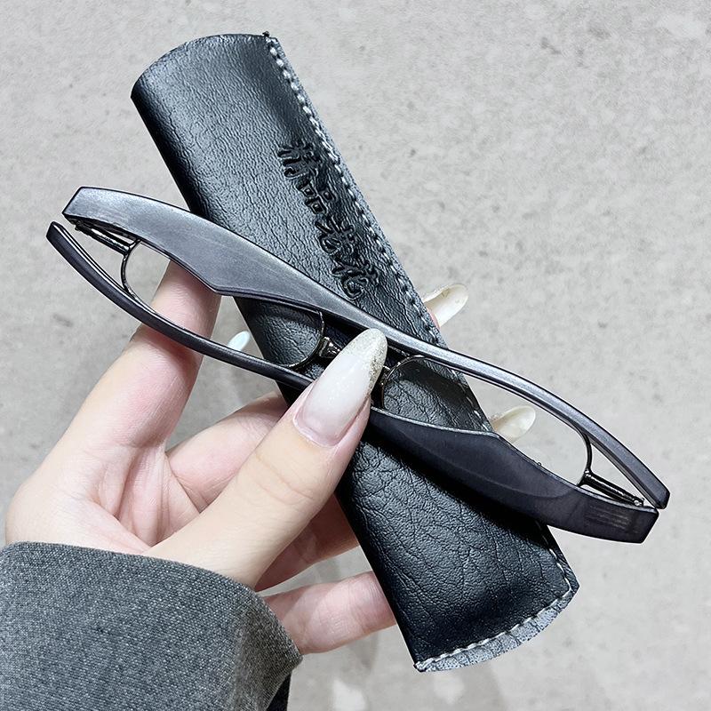 Ultralight HD Portable Foldable Reading Glasses with 360° Rotation for Middle-Aged and Elderly Users 100°
Ultralight HD Portable Foldable Reading Glasses with 360° Rotation for Middle-Aged and Elderly Users 100°