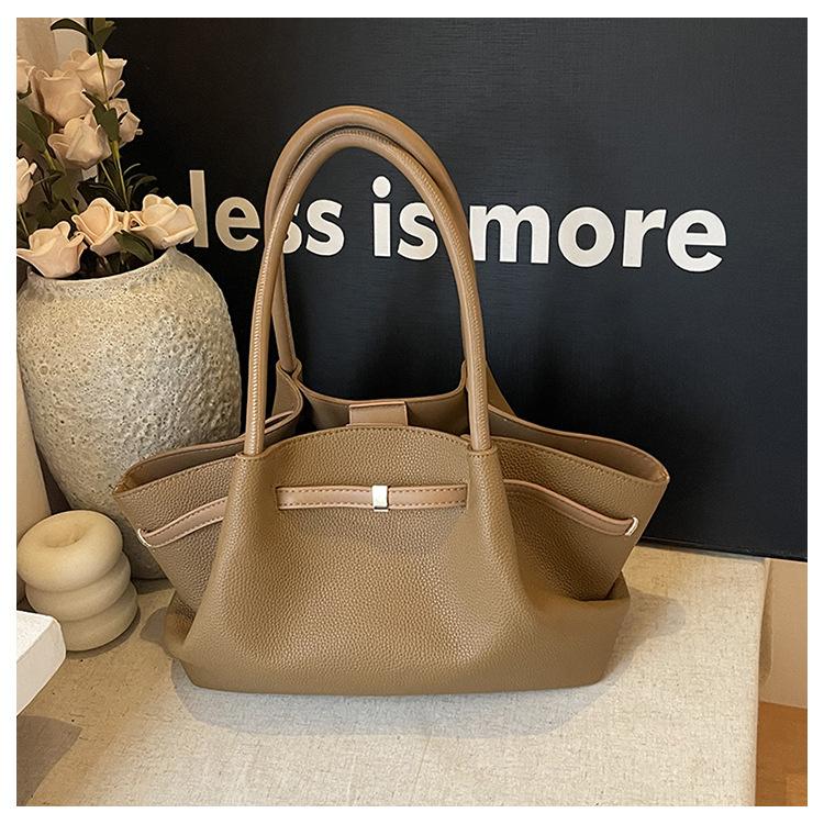 Модная сумка-тоут большой вместимости для ручной переноски, новая высококлассная плиссированная сумка через плечо, универсальная женская сумка для поездок на работу коричневый
Модная сумка-тоут большой вместимости для ручной переноски, новая высококлассная плиссированная сумка через плечо, универсальная женская сумка для поездок на работу коричневый