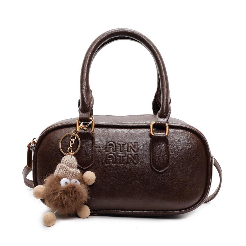 Niche fashion handbag bag women s new autumn and winter retro high-end baseball bag shoulder messenger bag no pendant
Niche fashion handbag bag women s new autumn and winter retro high-end baseball bag shoulder messenger bag no pendant