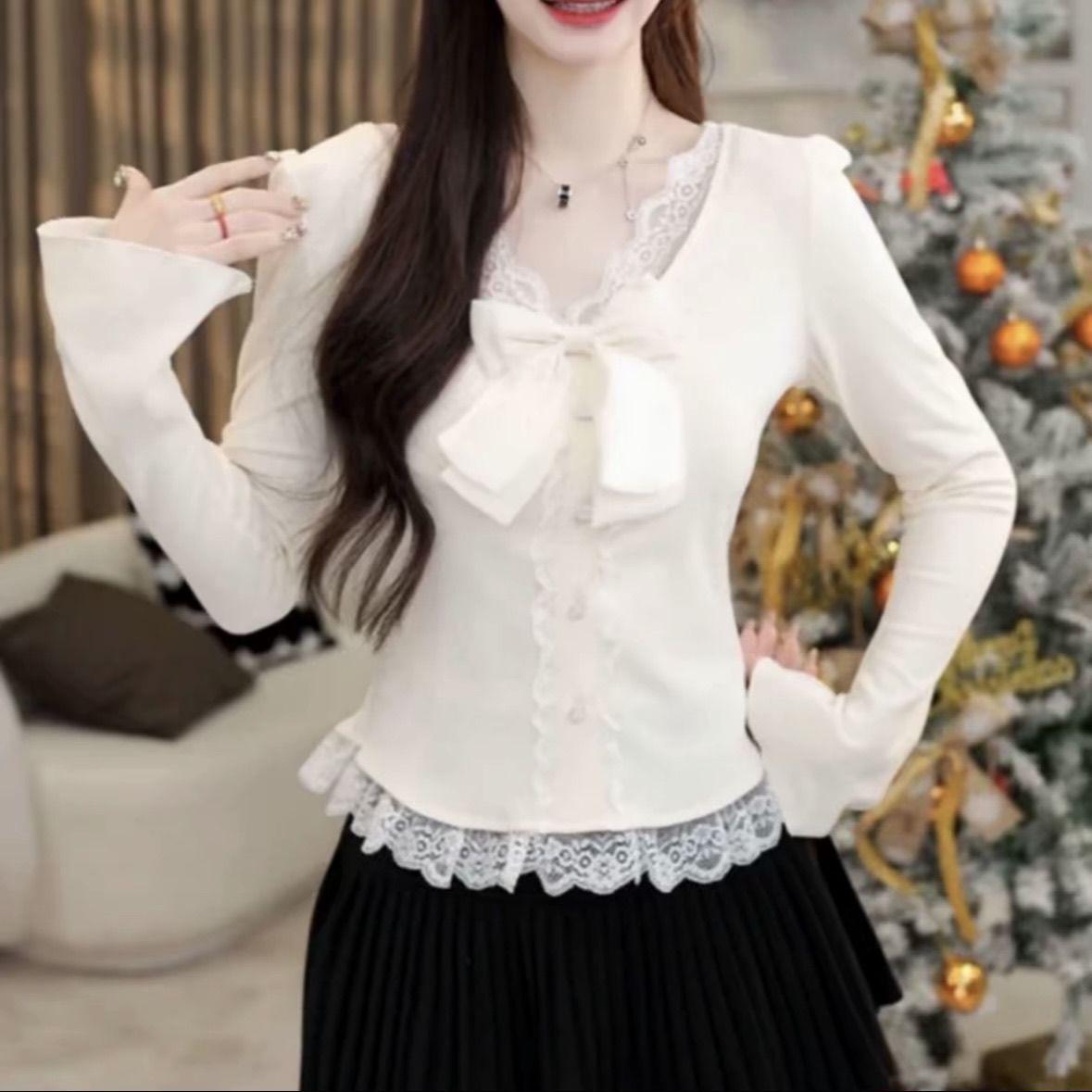 De Róng Pure Desire Lace Trim Bow V-neck Flared Sleeve Women s Top - Autumn/Winter Slim Fit Long Sleeve Extra Small
De Róng Pure Desire Lace Trim Bow V-neck Flared Sleeve Women s Top - Autumn/Winter Slim Fit Long Sleeve Extra Small