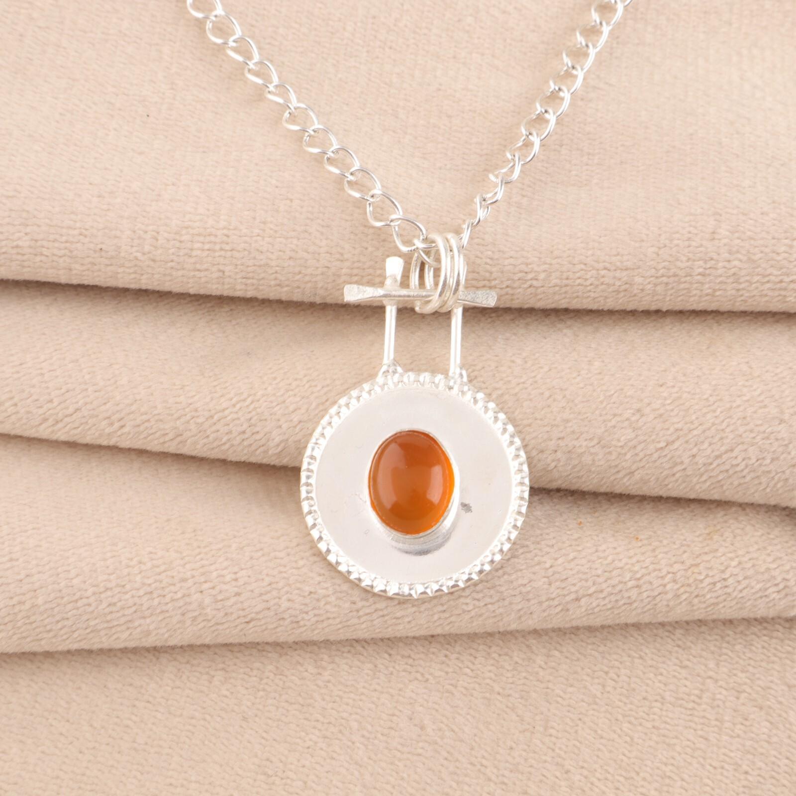 Natural Carnelian Gemstone 925 Solid Silver Jewelry Handmade Round Pendant 1.4 PP-57-31
Natural Carnelian Gemstone 925 Solid Silver Jewelry Handmade Round Pendant 1.4 PP-57-31