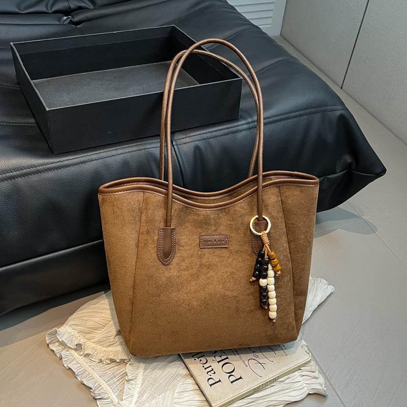 Women Faux Suede Shoulder Bag 2025 Winter Retro Underarm Bag Luxury Designer Trend Female Brand Solid Color Handbags 28cmx25cmx11cm коричневый
Women Faux Suede Shoulder Bag 2025 Winter Retro Underarm Bag Luxury Designer Trend Female Brand Solid Color Handbags 28cmx25cmx11cm коричневый
