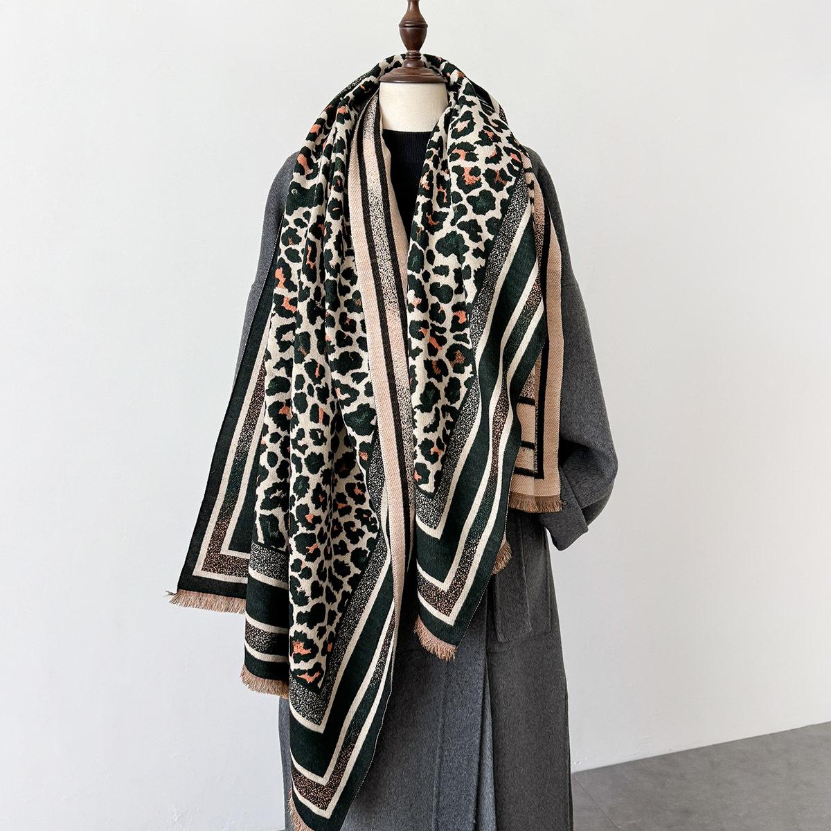 Poncho Warm Shawl Women Thick Scarf Luxury Cashmere Winter Blanket Wrap Print Pashmina Bufanda Travel Poncho Stoles Echarpe 66X186cm
Poncho Warm Shawl Women Thick Scarf Luxury Cashmere Winter Blanket Wrap Print Pashmina Bufanda Travel Poncho Stoles Echarpe 66X186cm