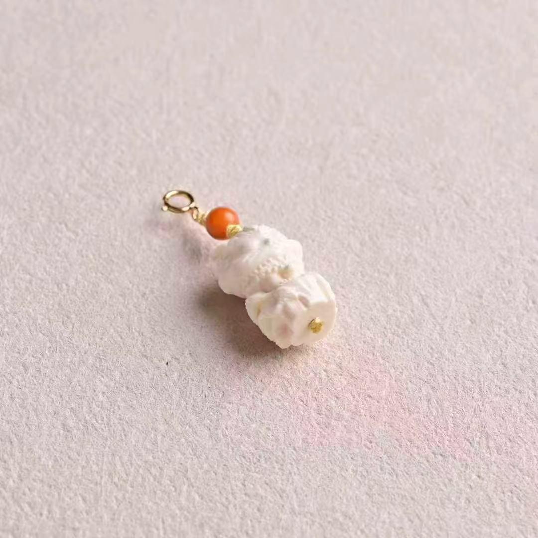 Ivory Cat Queen Carving Pendant Necklace, Retro Chinese Style
Ivory Cat Queen Carving Pendant Necklace, Retro Chinese Style