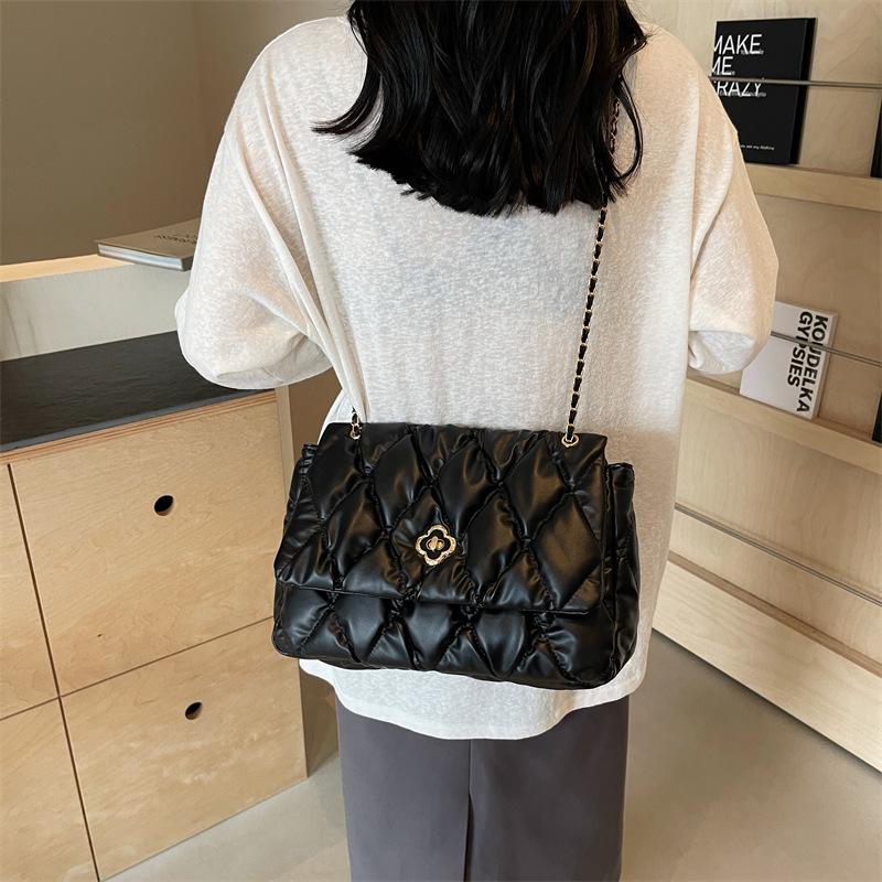 Premium diamond chain underarm bag new Korean version trendy versatile commuter bag shoulder bag niche oblique span bag чёрный
Premium diamond chain underarm bag new Korean version trendy versatile commuter bag shoulder bag niche oblique span bag чёрный