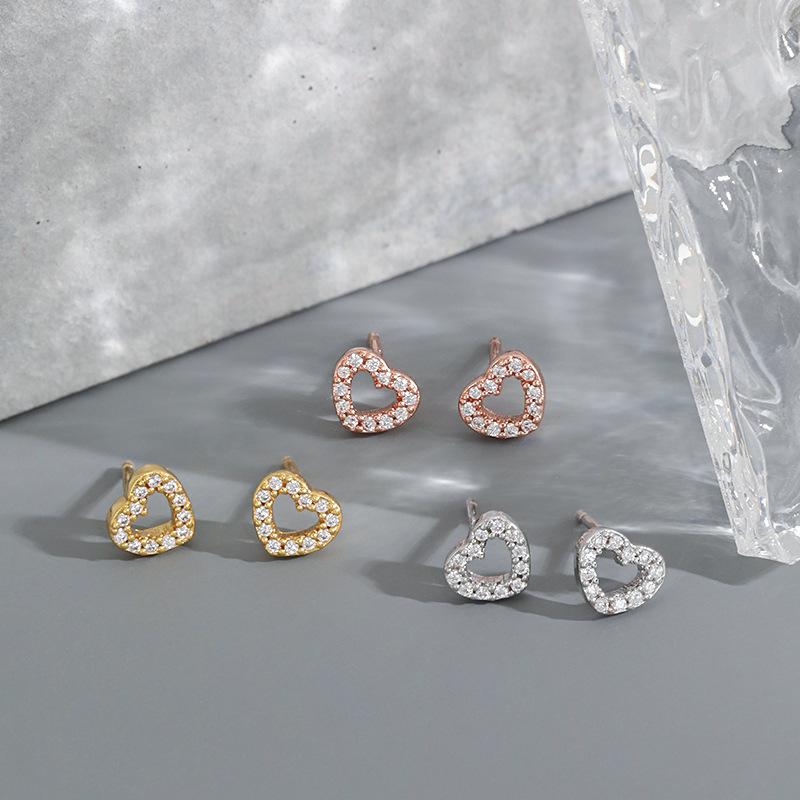 Korean Version Peach Heart Full Diamond Micro-inlaid Earrings, Love Eight Hearts Eight Arrows Fresh and Simple INS Heart Earrings
Korean Version Peach Heart Full Diamond Micro-inlaid Earrings, Love Eight Hearts Eight Arrows Fresh and Simple INS Heart Earrings