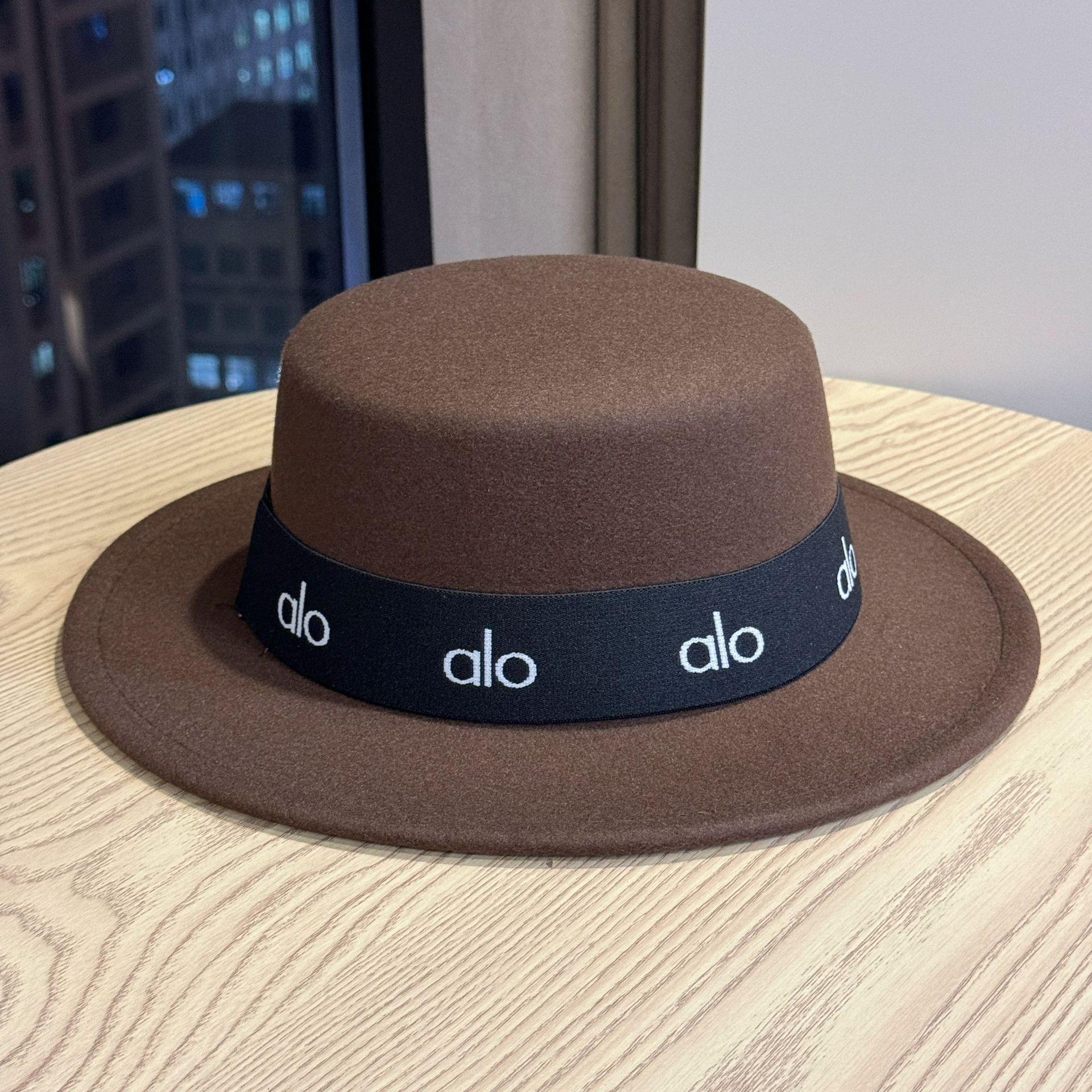 New French-style women s coffee-colored hat for autumn and winter, versatile and elegant, woolen flat-top hat with vintage lettering, jazz hat Adult54-60Adjustable коричневий
New French-style women s coffee-colored hat for autumn and winter, versatile and elegant, woolen flat-top hat with vintage lettering, jazz hat Adult54-60Adjustable коричневий