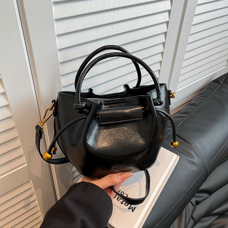 Women PU Leather Mini Shoulder Bag 2025 Winter Retro Soft Bucket Bag Luxury Designer Trend Female Crossbody Handbags Mini(Max Length 20cm)
Women PU Leather Mini Shoulder Bag 2025 Winter Retro Soft Bucket Bag Luxury Designer Trend Female Crossbody Handbags Mini(Max Length 20cm)