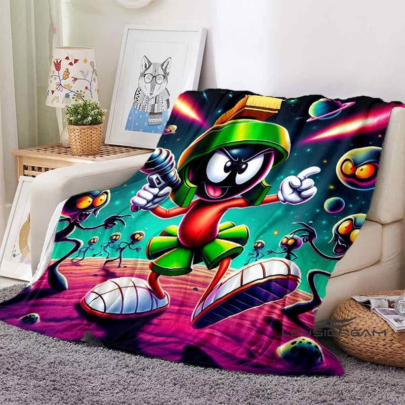 A classic *Marvin the Martian* printed blanket. Crafted from soft, fluffy flannel, it offers warmth and comfort. Suitable 75x90cm
A classic *Marvin the Martian* printed blanket. Crafted from soft, fluffy flannel, it offers warmth and comfort. Suitable 75x90cm