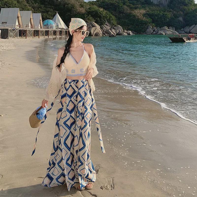 Bohemian Blue Checkered Wide-Leg Slit Pants for Women - Summer Beach Outfit with Floral Print XL
Bohemian Blue Checkered Wide-Leg Slit Pants for Women - Summer Beach Outfit with Floral Print XL