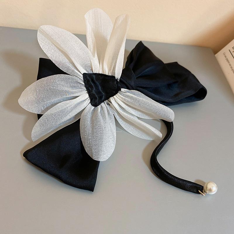 Двухцветная заколка-гребень с подвеской из жемчуга в виде лепестка банта, женская модная темпераментная заколка-автомат, универсальный головной убор, аксессуары для волос, высокое чувство
Двухцветная заколка-гребень с подвеской из жемчуга в виде лепестка банта, женская модная темпераментная заколка-автомат, универсальный головной убор, аксессуары для волос, высокое чувство