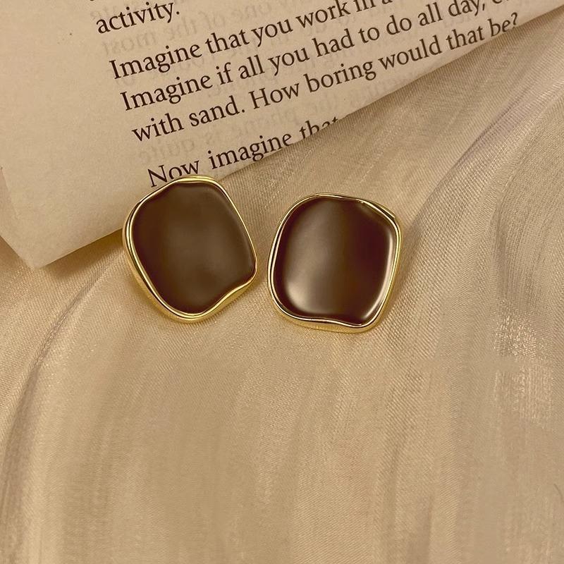 S925 Silver Needle French Retro Square Oil Dripping Earrings New Earrings Women s Niche Design Earrings 2Pcs коричневий
S925 Silver Needle French Retro Square Oil Dripping Earrings New Earrings Women s Niche Design Earrings 2Pcs коричневий