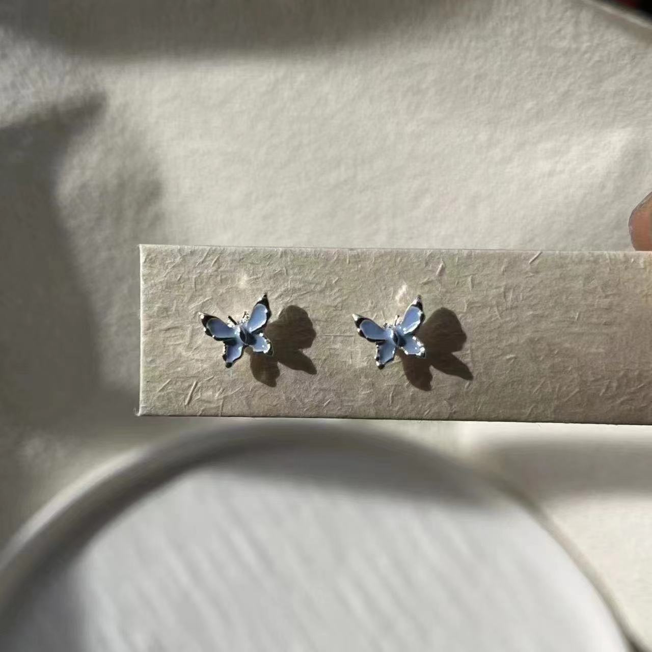 Ambience Pink Drip Glaze Butterfly 925 Stud Earrings Versatile Simple Niche Exquisite Small Fresh Earrings
Ambience Pink Drip Glaze Butterfly 925 Stud Earrings Versatile Simple Niche Exquisite Small Fresh Earrings
