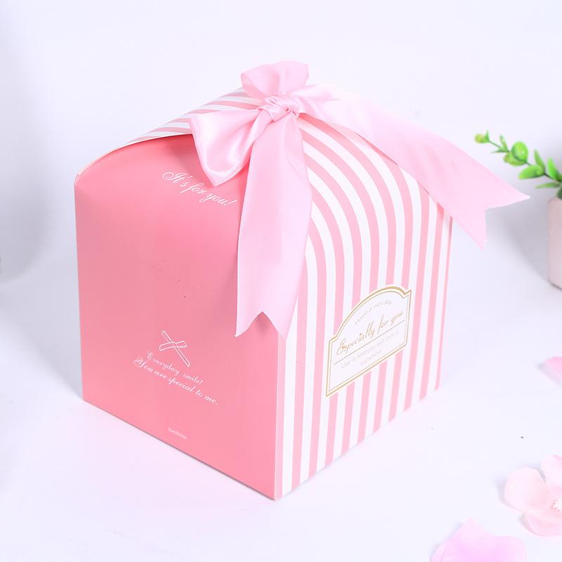WTEMPO 5PCS, 14.5*14.5*18CM Cube Striped Printed Kraft Paper Gift Boxes with Ribbon Bow DIY Cup Jewelry Perfume Presents Packaging Boxes 10pcs світло-рожевий колір
WTEMPO 5PCS, 14.5*14.5*18CM Cube Striped Printed Kraft Paper Gift Boxes with Ribbon Bow DIY Cup Jewelry Perfume Presents Packaging Boxes 10pcs світло-рожевий колір