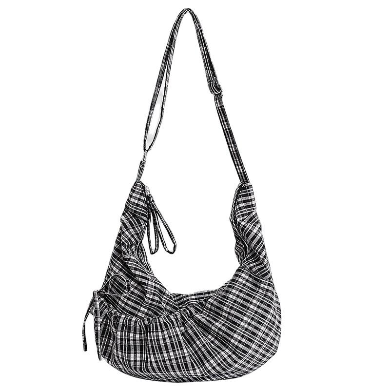 New exquisite foreign-style plaid contrasting colors large-capacity women s tote bag commuting versatile shoulder messenger bag чорний
New exquisite foreign-style plaid contrasting colors large-capacity women s tote bag commuting versatile shoulder messenger bag чорний