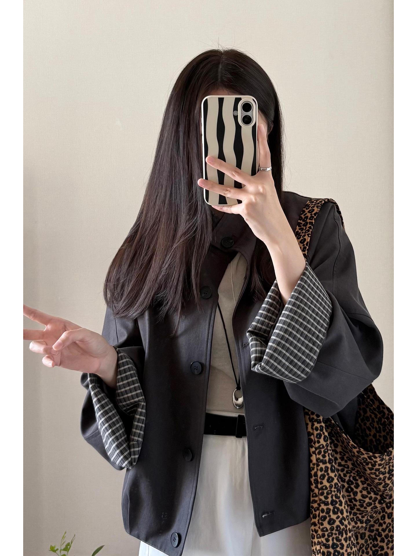 Grey Short Trench Coat for Women - Petite, Autumn 2025, Trendy Korean Style XL сірий
Grey Short Trench Coat for Women - Petite, Autumn 2025, Trendy Korean Style XL сірий