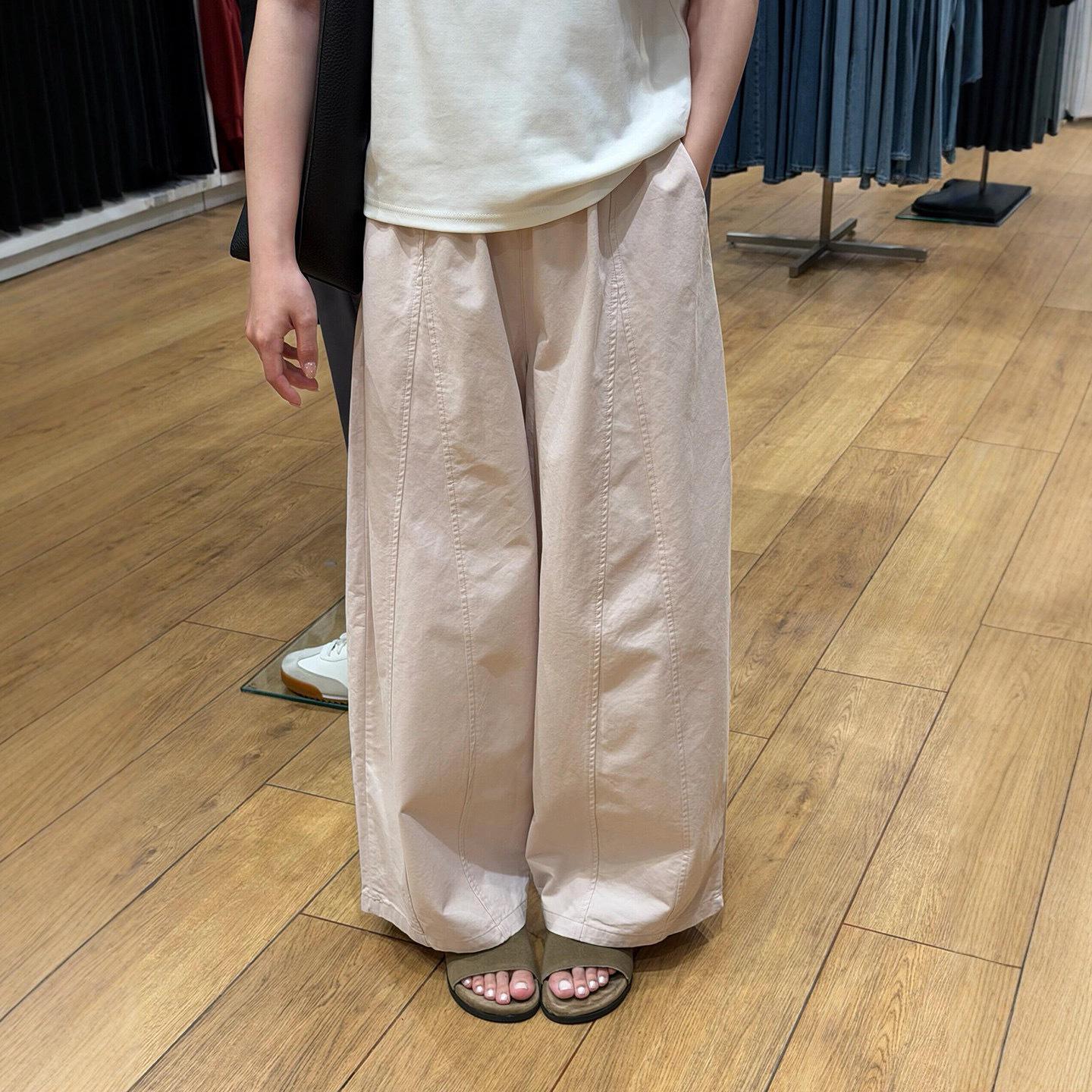 Chic White Wide-Leg Plus-Size Pants: Stylish Korean-Inspired, Slimming Design Extra Large
Chic White Wide-Leg Plus-Size Pants: Stylish Korean-Inspired, Slimming Design Extra Large