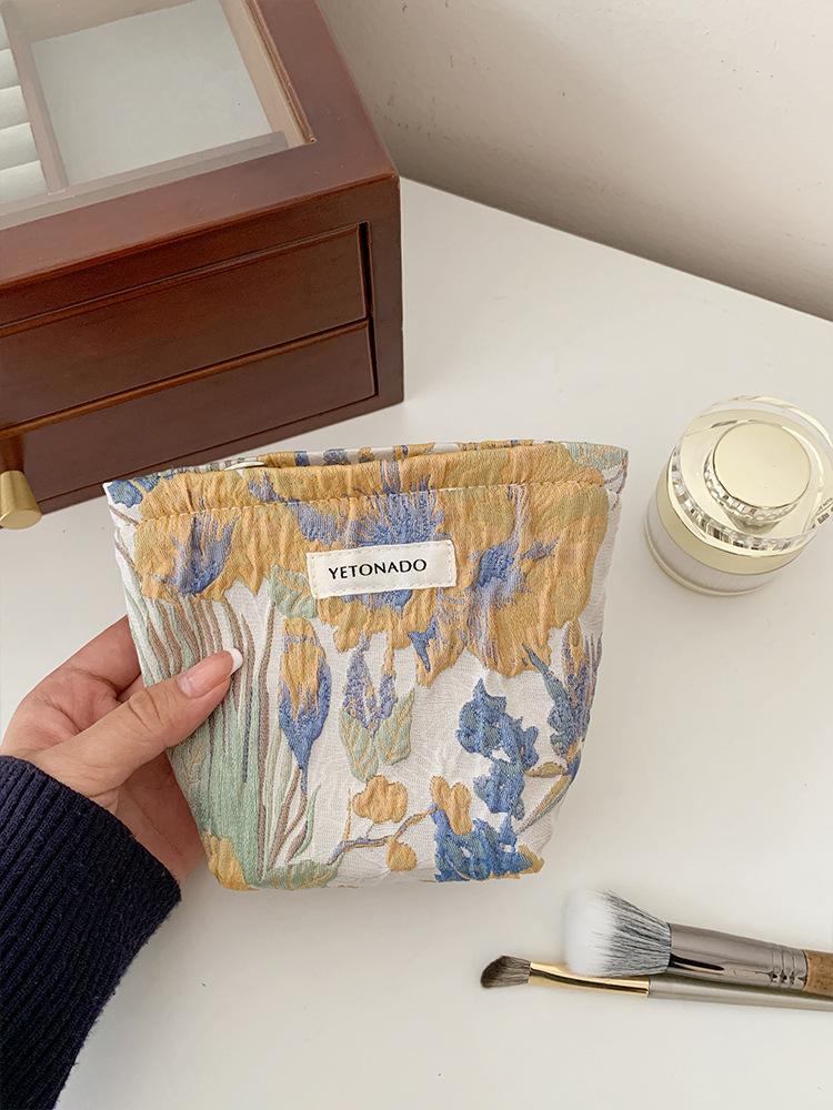 Golden Flower, Embossed Jacquard, Makeup Bag, Wrinkled Texture, Large Capacity, Portable, Inner Bag, Skincare Storage Bag
Golden Flower, Embossed Jacquard, Makeup Bag, Wrinkled Texture, Large Capacity, Portable, Inner Bag, Skincare Storage Bag