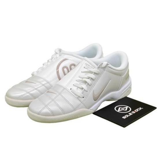 Nike TOTAL 90 3 Photon Dust White Vast Grey HQ2851-002 EU 42.5 сірий/білий
Nike TOTAL 90 3 Photon Dust White Vast Grey HQ2851-002 EU 42.5 сірий/білий