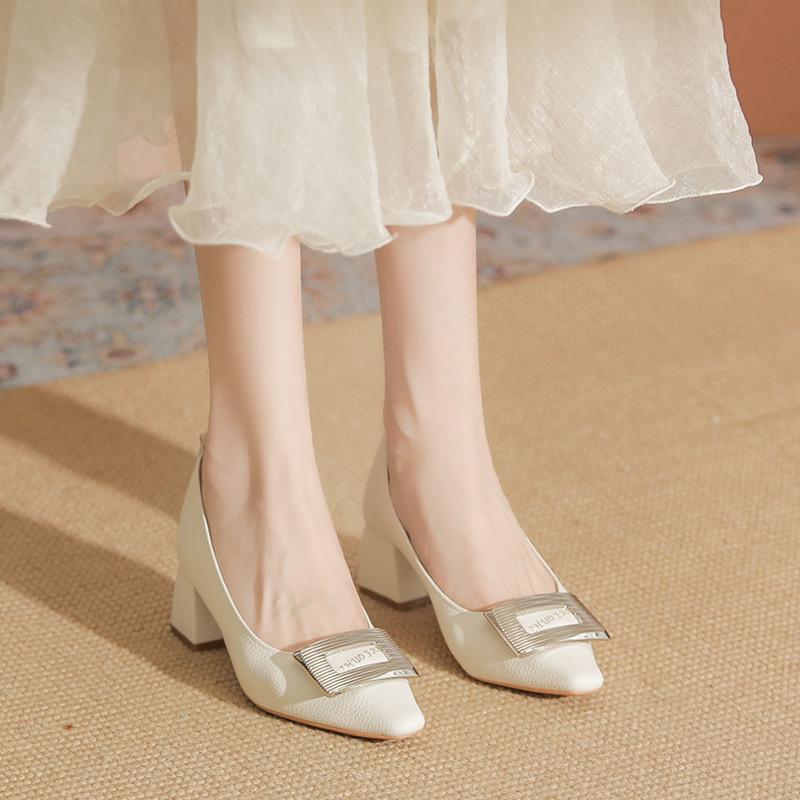 Туфли женские с квадратной головкой и толстым каблуком, новые, мягкие, кожаные, удобные, с квадратной пряжкой, на одной педали, на высоком каблуке 39
Туфли женские с квадратной головкой и толстым каблуком, новые, мягкие, кожаные, удобные, с квадратной пряжкой, на одной педали, на высоком каблуке 39